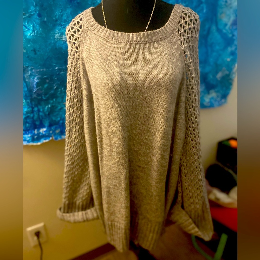 Love & legend — Grey crochet sweater